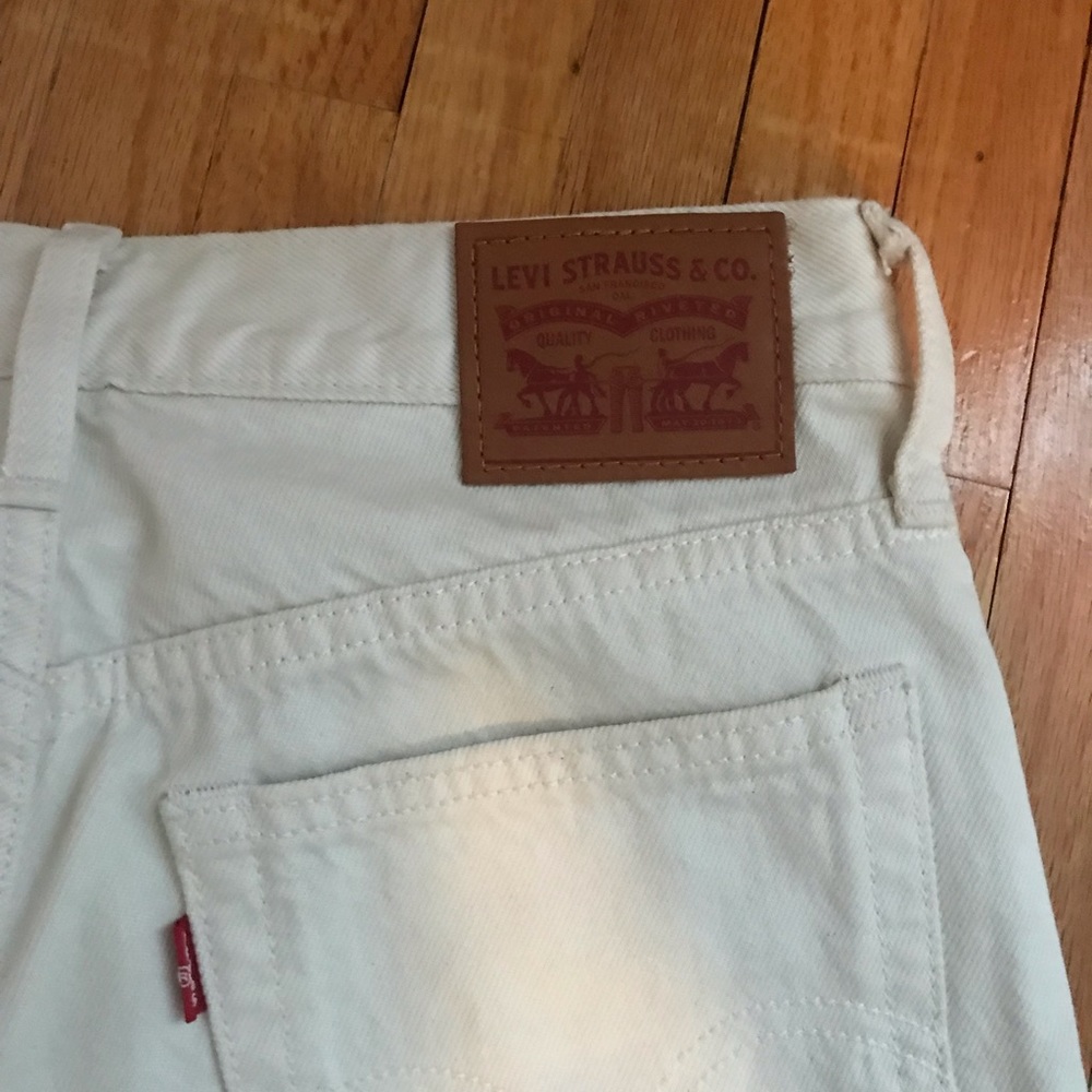 SOLD Free People (Levi’s) High Waisted Ankle Crop in Cream, 26 - Picture 3 of 9